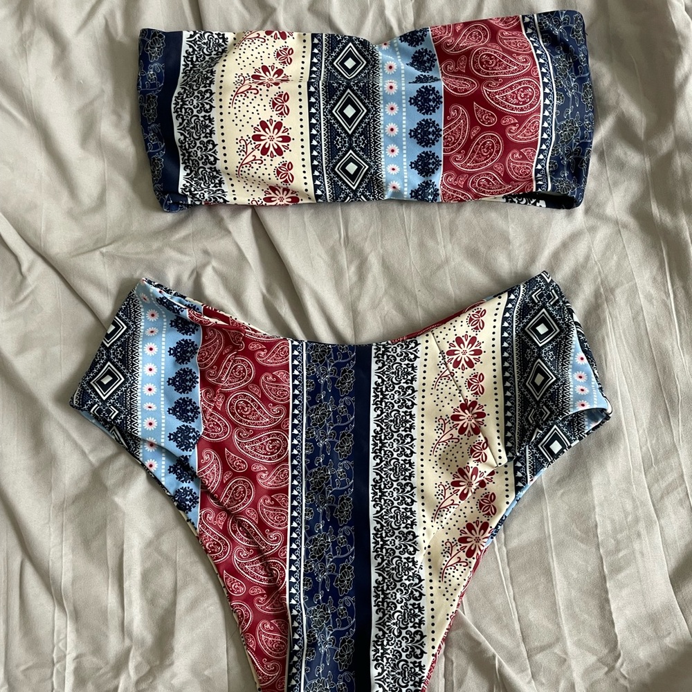 Strapless 2-piece Paisley Swimsuit